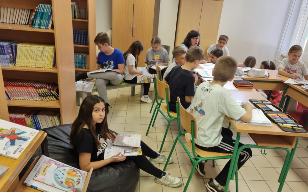 Treći razredi u knjižnici