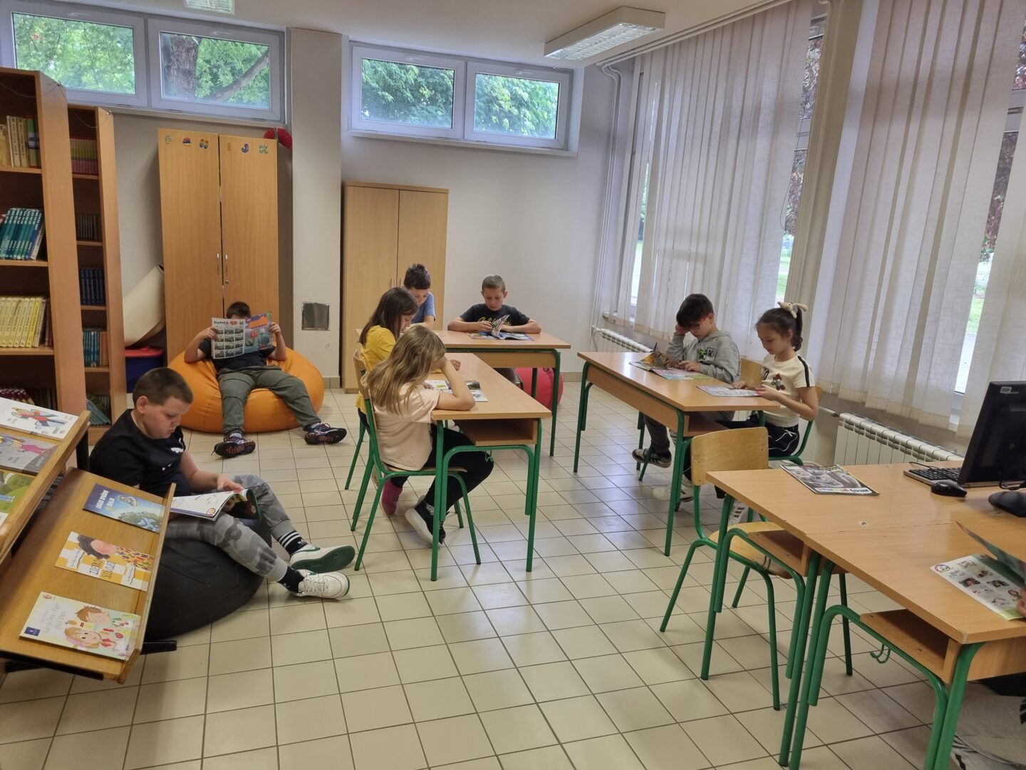 treći razredi u knjižnici 3